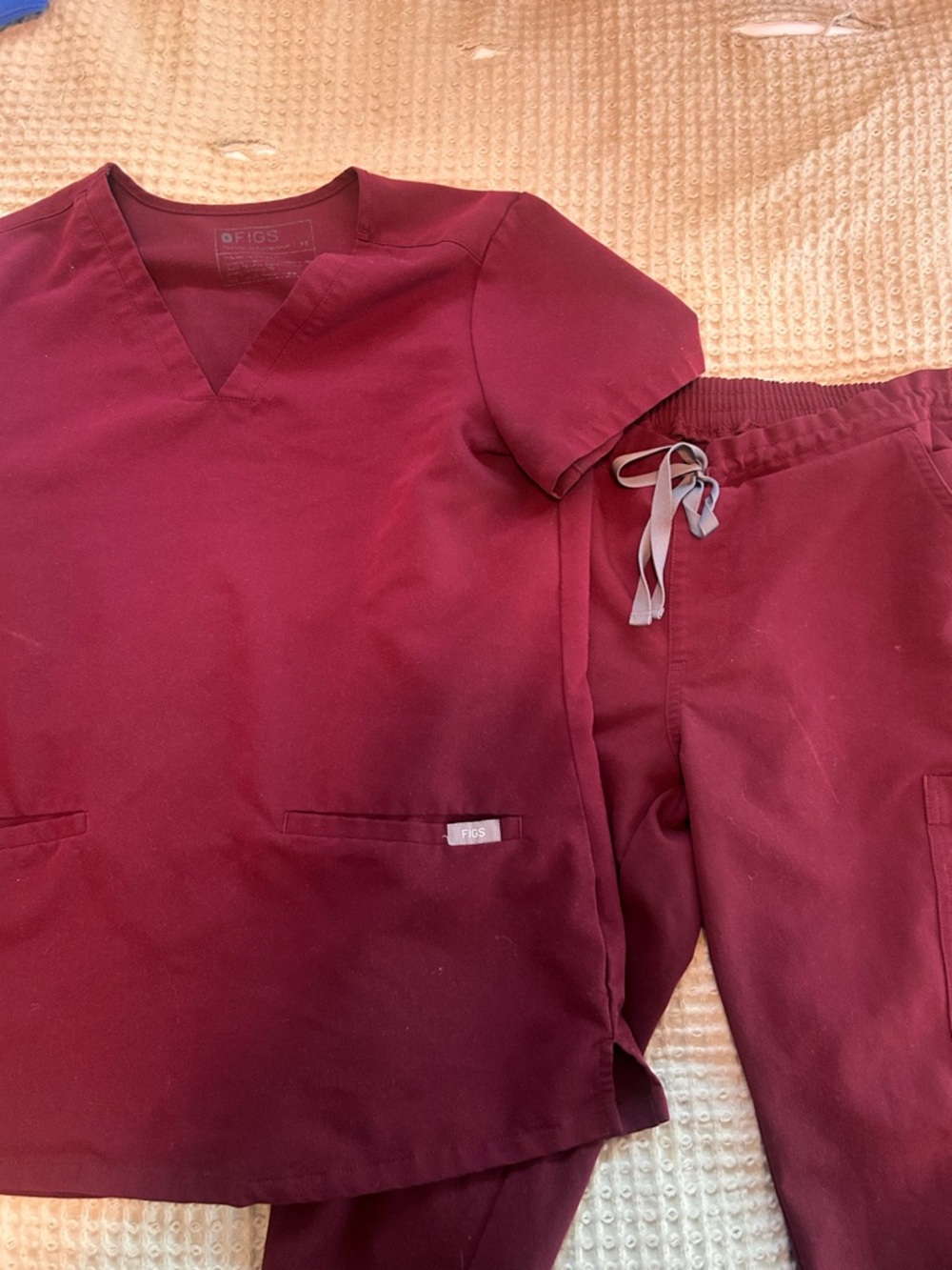 Figs Wine V‑Neck Scrub Set with Drawstring Pants